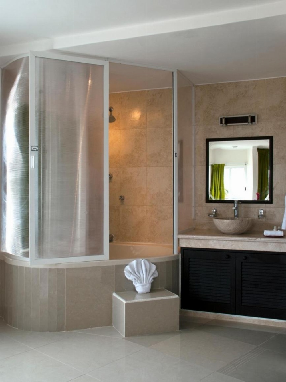 Room image 4